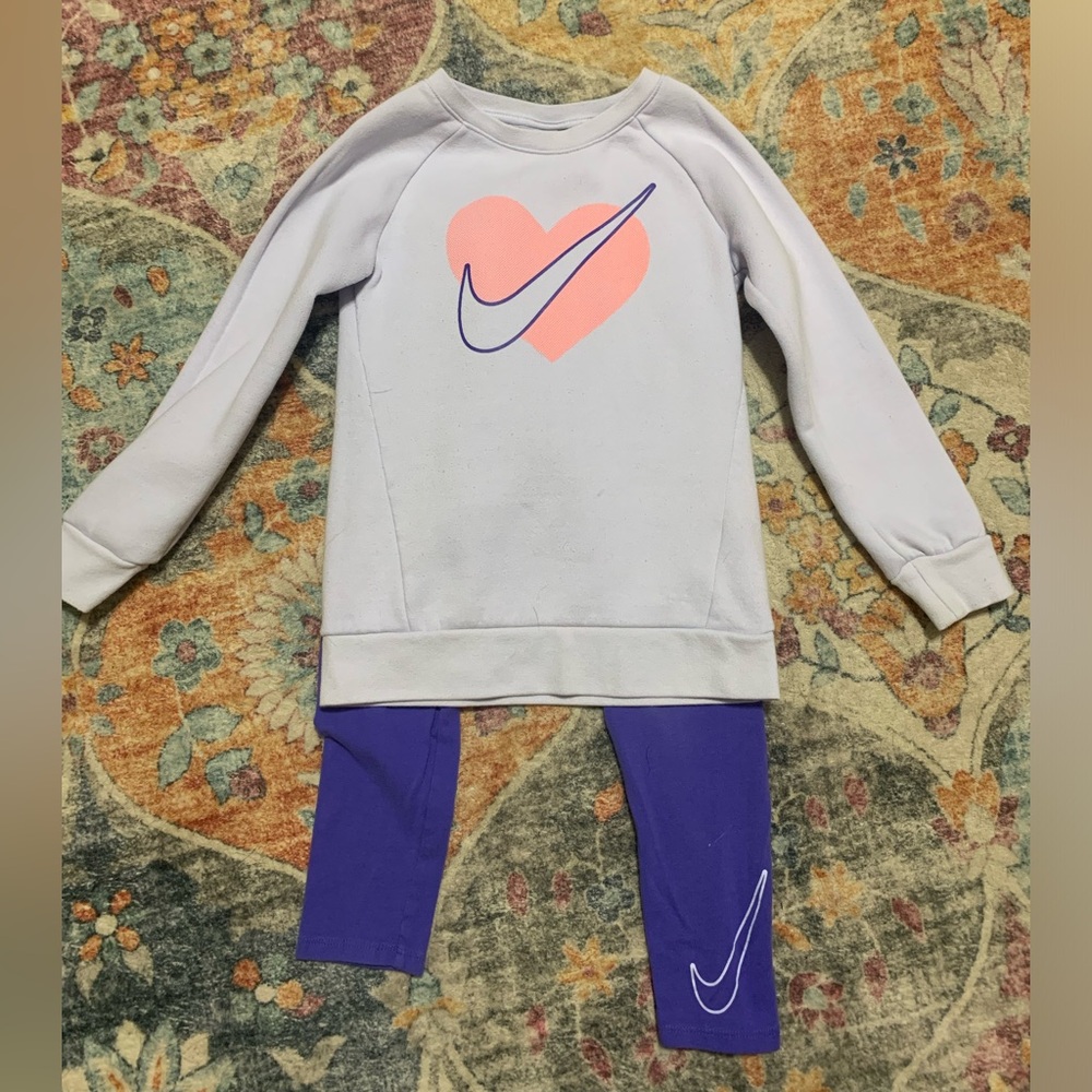 Nike purple and pink heart set